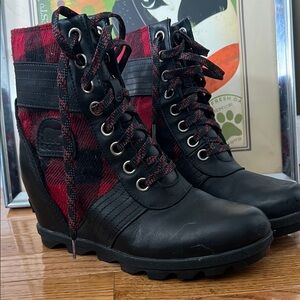 Sorel Women's Black and Red Wedge Boots